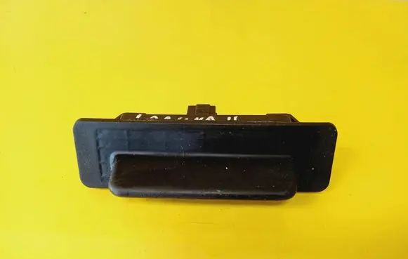 Renault Laguna II Tailgate trunk handle 8200002001