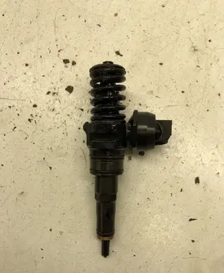 Volkswagen PASSAT B6 Fuel injector 038130073BQ 0414720312