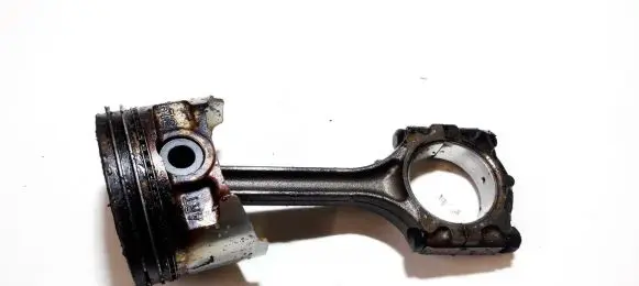 Mitsubishi Colt Piston with connecting rod