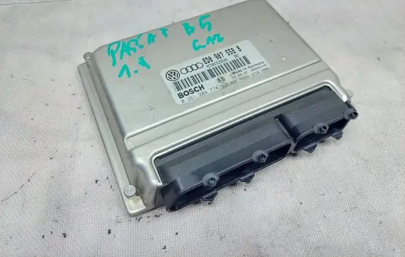 Audi A4 S4 B5 8D Engine control unit/module 8D0907558B 0261204774