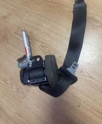 Volvo C30 Rear seatbelt 30642227 040130