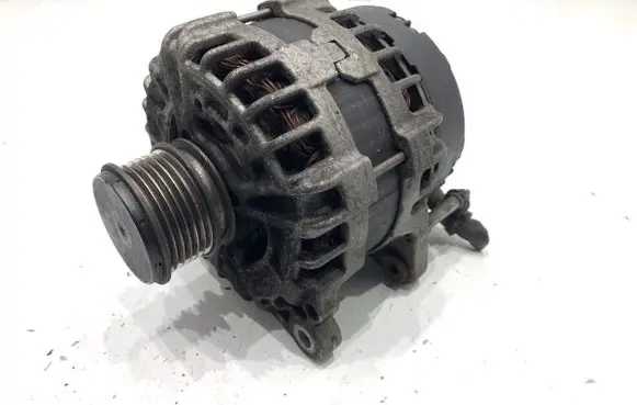 Volkswagen PASSAT B7 Generator/alternator 03L903024F