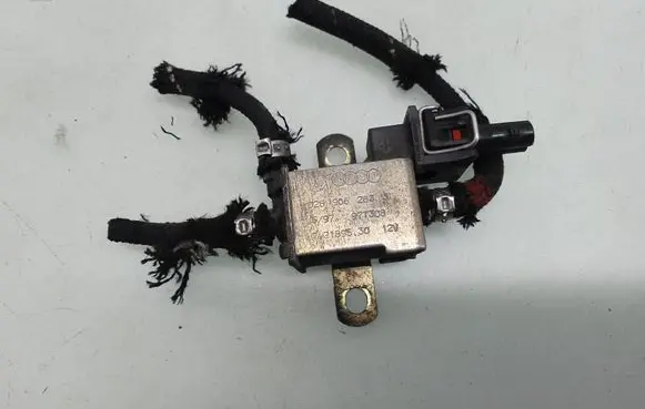 Volkswagen Golf IV Turbo solenoid valve 028906283J