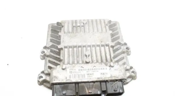 Ford Focus Engine control unit/module 8M5112A650BC