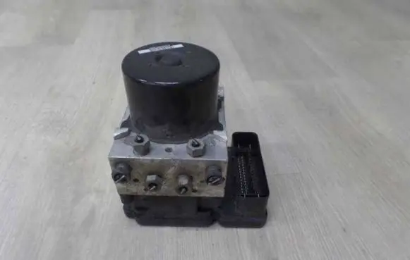 Volvo XC70 ABS Pump 30681619 43967