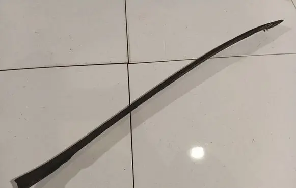 Opel Astra J Front door glass trim molding 13280302