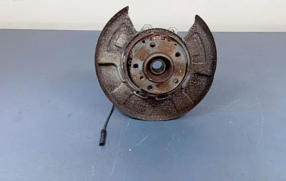 BMW X6 E71 Front wheel hub spindle knuckle 6770984