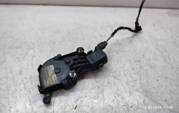 Mercedes-Benz GL X166 Vent window/glass motor A1666700004