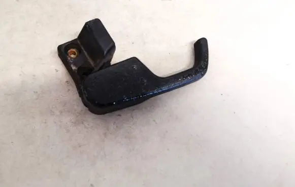 Volkswagen PASSAT B4 Engine bonnet (hood) release handle 3a1823533