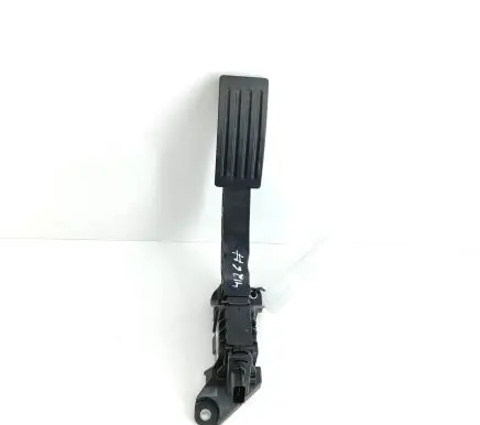 Accelerator throttle pedal