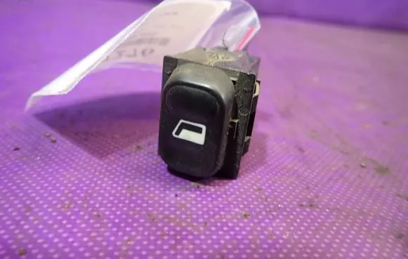 Citroen Berlingo Quarter vent window switch 