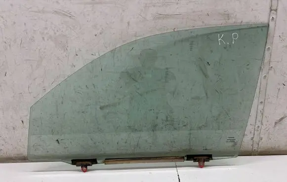 Toyota Hilux VIII Front door window glass four-door 43R000392