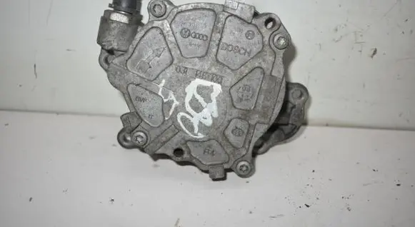 Volkswagen PASSAT B6 Vacuum pump 03L145100F