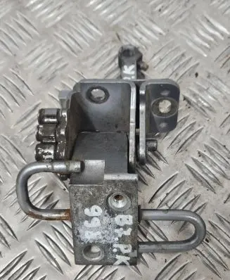 Audi A4 S4 B7 8E 8H Front door lower hinge 8E0831411E