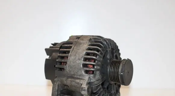 Volkswagen PASSAT B7 Generator/alternator 03C903023C