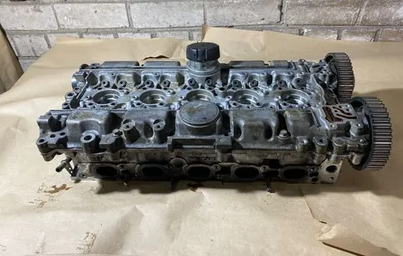 Volvo V70 Engine head 1001761 B3340 1001837003
