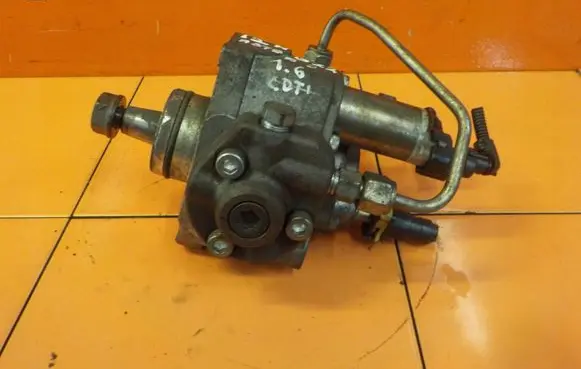 Opel Astra J Fuel injection high pressure pump 55570040 B16DTL