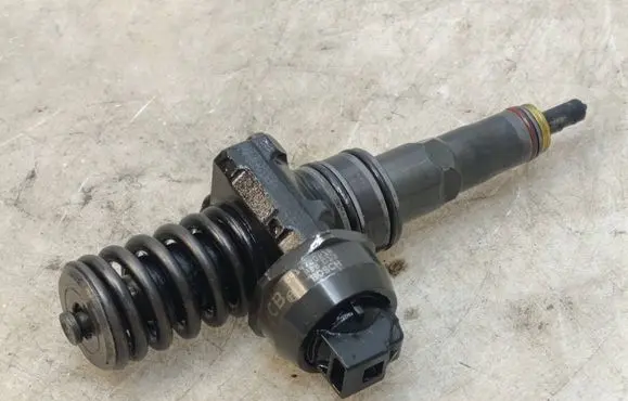 Audi A4 S4 B6 8E 8H Fuel injector 038130073AR 0414720214