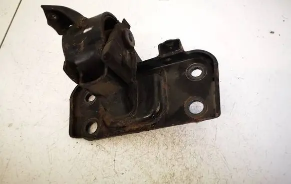 Toyota Auris 150 Engine mount bracket