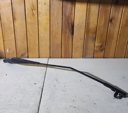 Front wiper blade arm