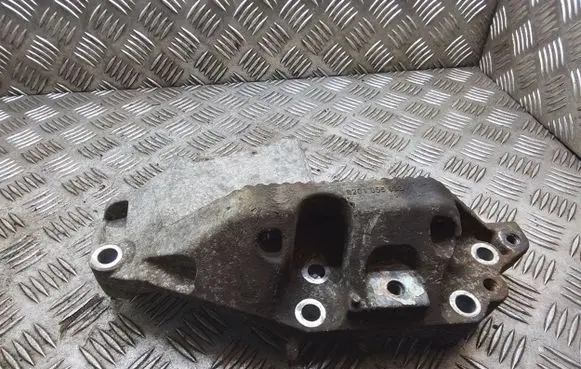 Opel Movano B Engine mounting bracket 8201055993