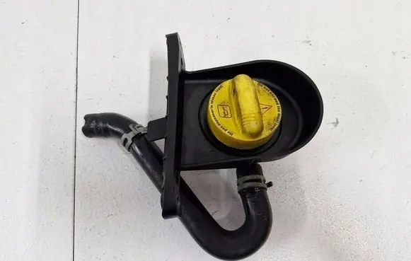 Renault Megane IV Oil filler cap 152594221R
