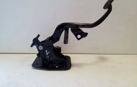 Mitsubishi Outlander Clutch pedal 