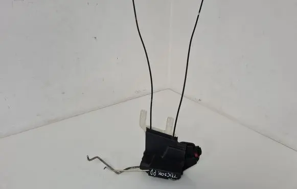 Hyundai Tucson JM Front door lock