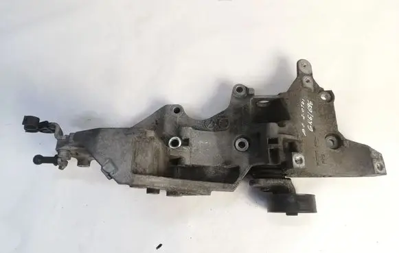 Volkswagen PASSAT B7 Generator/alternator bracket 03L903143