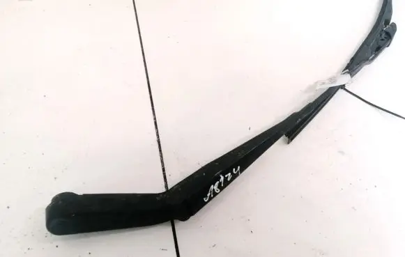 Ford Mondeo Mk III Front wiper blade arm 1S7117526AB