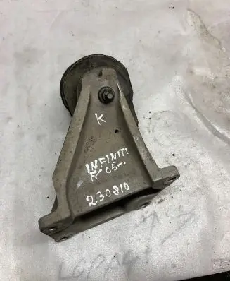 Infiniti FX Engine mount bracket