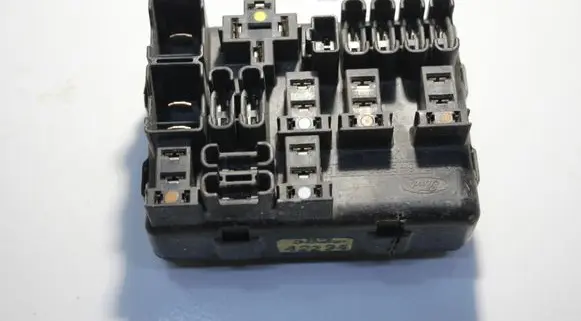 Ford Mondeo MK II Fuse module 58242294 93BG14A073AC PA6GB20GF10