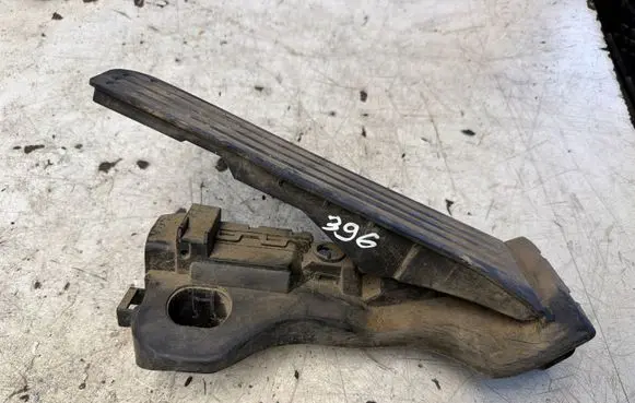 Volkswagen Golf V Accelerator throttle pedal 1K1721503P