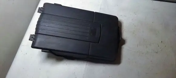 Volkswagen PASSAT B6 Battery box tray cover/lid 1KD915443C