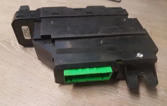 Volvo V70 Electric window control switch 30658147 MP28CA00036
