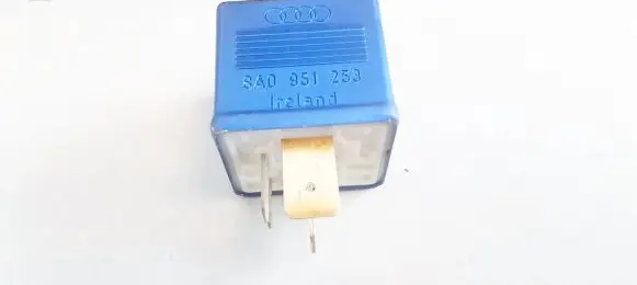 Volkswagen PASSAT B5 Other relay 8a0951253 899587