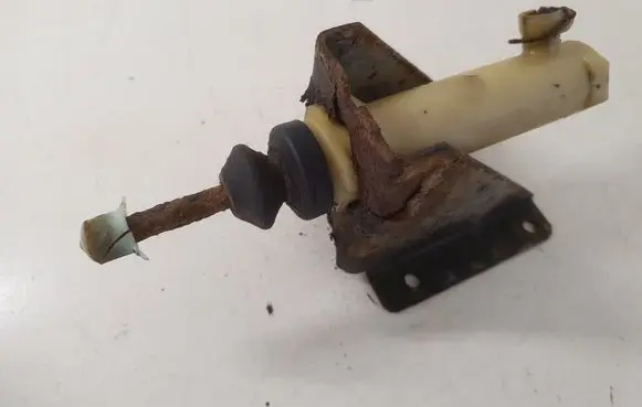Clutch slave cylinder