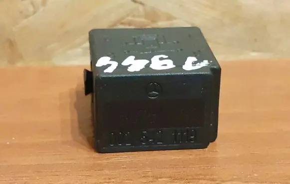 Mercedes-Benz E W211 Other relay 4RA00781300 0025421119