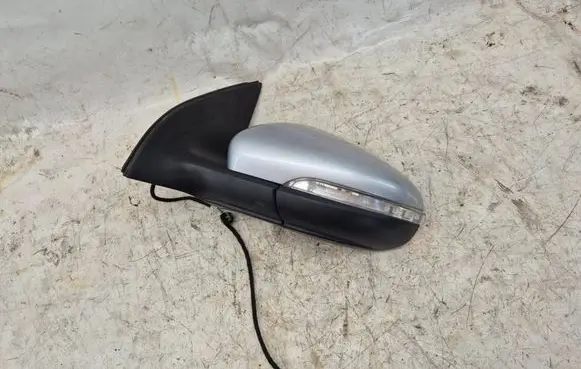 Volkswagen Golf VI Front door electric wing mirror 