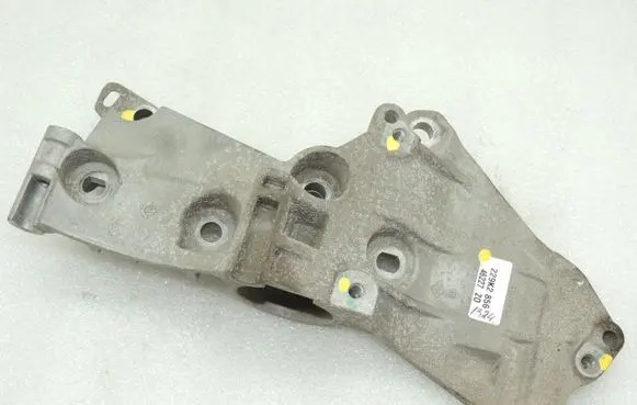 Renault Captur Generator/alternator bracket 8200695957 8200669494