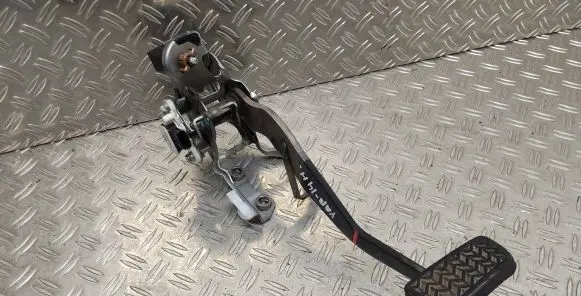 Toyota Yaris Brake pedal 8951033030