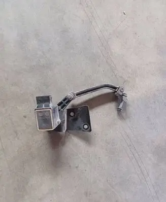 Mercedes-Benz GL X164 Air suspension front height level sensor A0105427717