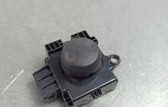 Hyundai Kona I Seat control switch 1711300089