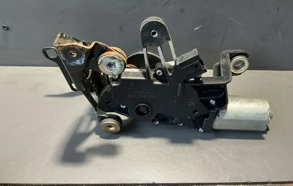 BMW 5 E60 E61 Rear window wiper motor 0390201597 041130001