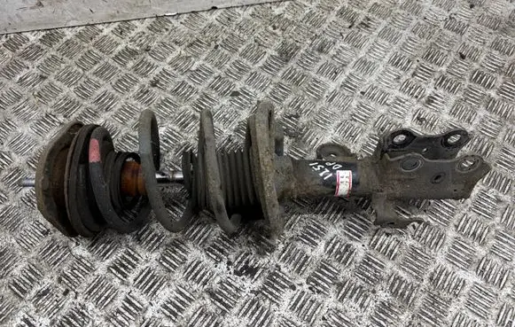 Lexus CT 200H Front shock absorber/damper 4851076050A