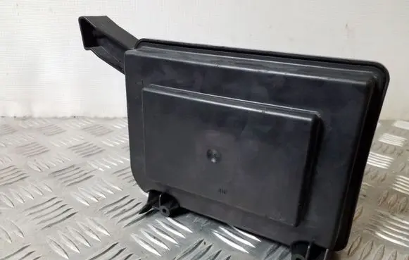 Vacuum air tank