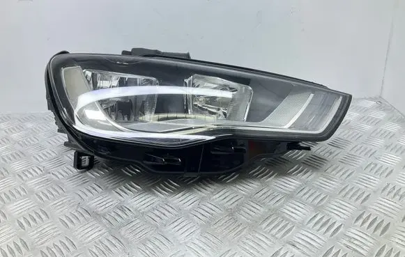 Audi A3 S3 8V Headlight/headlamp 8V0941004A