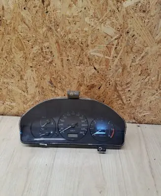 Mazda 626 Speedometer (instrument cluster) GE6SB