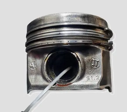 Volvo V40 Piston D4204T8