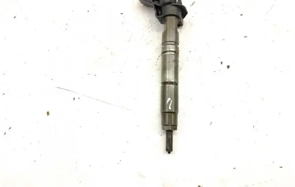 Mercedes-Benz E W211 Fuel injector 6420700587 6420701987